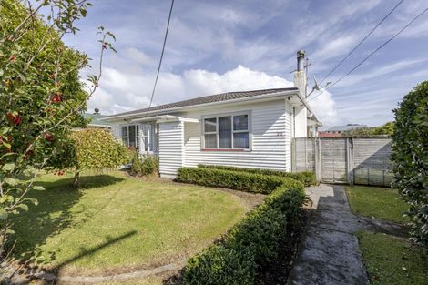 Photo of property in 20 Cameron Street, New Plymouth, 4310