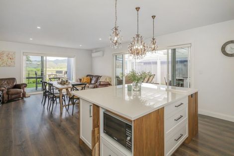 Photo of property in 5 Lady Jocelyn Place, Whitianga, 3510