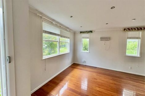 Photo of property in 19 Awaroa Road, Sunnyvale, Auckland, 0612