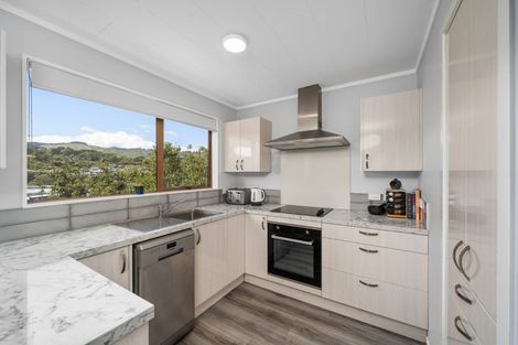 Photo of property in 15a Kereru Bend, Tawa, Wellington, 5028