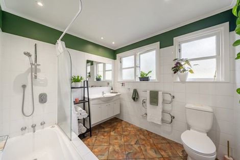 Photo of property in 51 Wyndham Road, Pinehaven, Upper Hutt, 5019