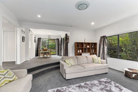 Photo of property in 5 Bayswater Place, Newlands, Wellington, 6037