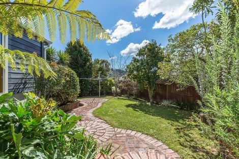 Photo of property in 5 Newnham Court, Tawa, Wellington, 5028