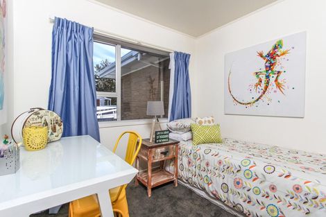 Photo of property in 4/100 Titirangi Road, New Lynn, Auckland, 0600