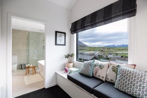 Photo of property in 2/27 Rannoch Drive, Jacks Point, Queenstown, 9371