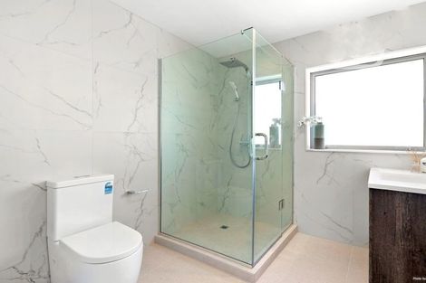 Photo of property in 8b Karamu Street, Te Atatu Peninsula, Auckland, 0610