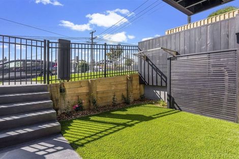 Photo of property in 2/137 View Road, Sunnyvale, Auckland, 0612