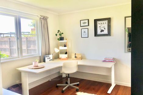 Photo of property in 5 Duncan Avenue, Te Atatu South, Auckland, 0610