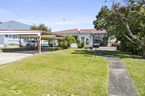 Photo of property in 32 Mexted Terrace, Tawa, Wellington, 5028