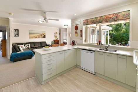 Photo of property in 9 Robinia Place, Snells Beach, 0920