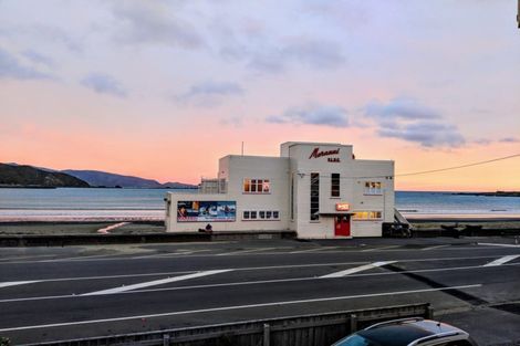 Photo of property in 4/102 Lyall Parade, Lyall Bay, Wellington, 6022