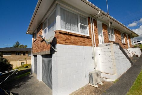 Photo of property in 2/321 Wairau Road, Totara Vale, Auckland, 0627