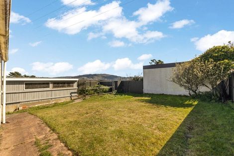 Photo of property in 28 Edgecombe Street, Newlands, Wellington, 6037