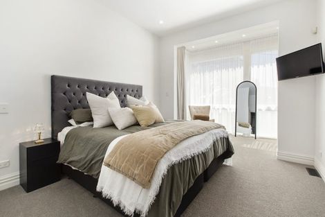 Photo of property in 60 Hawker Street, Mount Victoria, Wellington, 6011