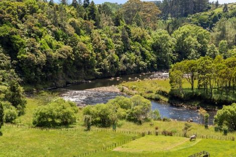 Photo of property in 321a Mangorei Road, Merrilands, New Plymouth, 4312
