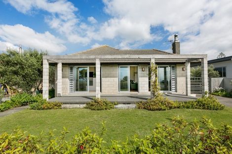 Photo of property in 10 The Esplanade, Westshore, Napier, 4110