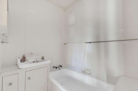 Photo of property in 27 South Road, Moturoa, New Plymouth, 4310