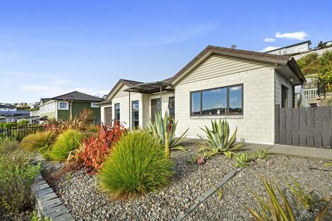 Photo of property in 13 Madeira Close, Whitby, Porirua, 5024