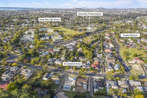 Photo of property in 42 Castleford Street, Green Bay, Auckland, 0604
