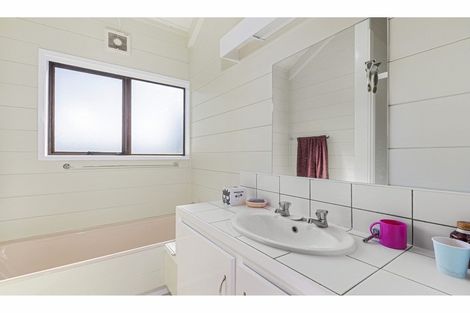 Photo of property in 56 Kennedy Avenue, Forrest Hill, Auckland, 0620