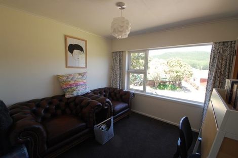 Photo of property in 109 Taylor Terrace, Tawa, Wellington, 5028