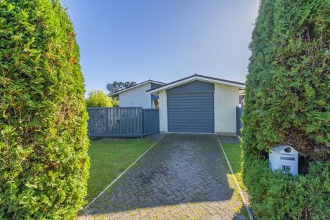 Photo of property in 15 Rosebank Grove, Waikanae, 5036