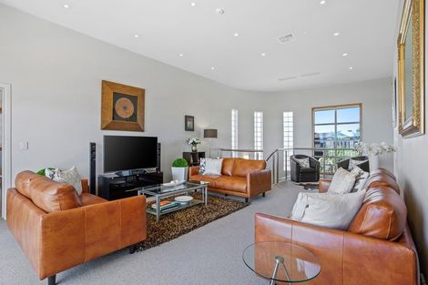 Photo of property in 8 Kawai Rise, Te Atatu Peninsula, Auckland, 0610