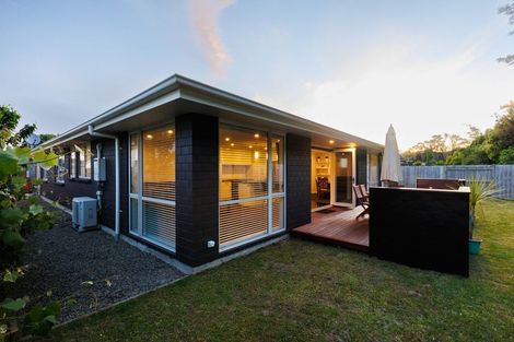 Photo of property in 15 Freedom Drive, Kelvin Grove, Palmerston North, 4414