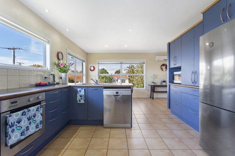 Photo of property in 104 Te Atatu Road, Te Atatu South, Auckland, 0610