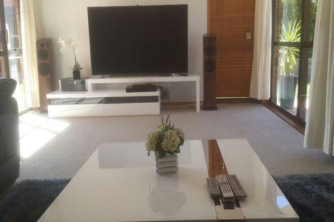 Photo of property in 21 Voltaire Court, Botany Downs, Auckland, 2010