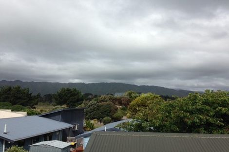 Photo of property in 25 Tobys Way, Waikanae Beach, Waikanae, 5036