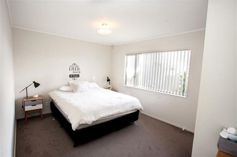 Photo of property in 2/27 Kopara Place, Clendon Park, Auckland, 2103