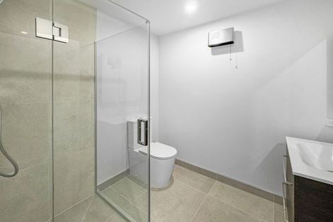 Photo of property in 2/79 Edmonton Road, Henderson, Auckland, 0612