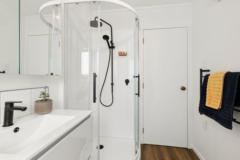 Photo of property in 21 Mexted Terrace, Tawa, Wellington, 5028