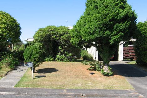 Photo of property in 2 Springside Place, New Lynn, Auckland, 0600