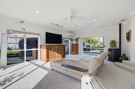 Photo of property in 36 Stewart Gibson Place, Manurewa, Auckland, 2105