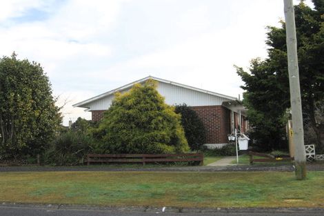 Photo of property in 21 Oxford Street, Fairfield, Hamilton, 3214