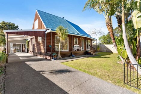 Photo of property in 127 Mckellar Place, Whangamata, 3620