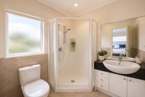 Photo of property in 18 Naul Place, East Tamaki Heights, Auckland, 2016