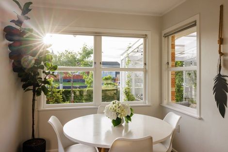 Photo of property in 43 Berkley Avenue, Hillcrest, Hamilton, 3216