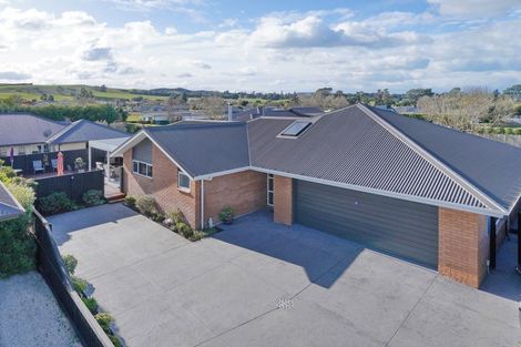 Photo of property in 2/4 Wineberry Avenue, Amberley, 7410