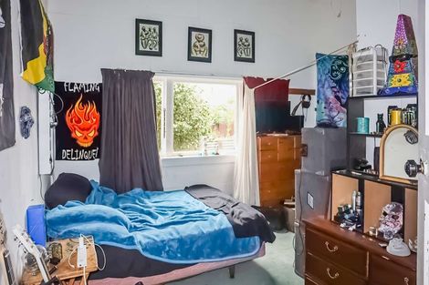 Photo of property in 25 Pakington Street, Westport, 7825