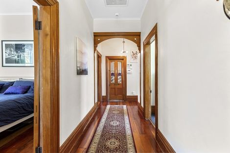 Photo of property in 129 Northland Road, Northland, Wellington, 6012