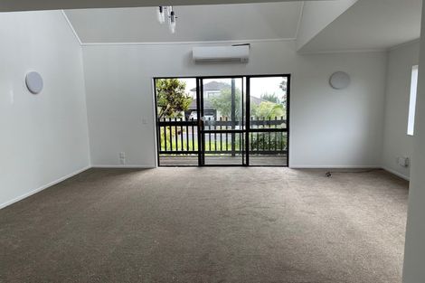 Photo of property in 2/14 Rakaia Rise, Clover Park, Auckland, 2019