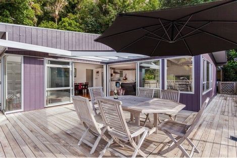 Photo of property in 46 Wood Bay Road, Titirangi, Auckland, 0604