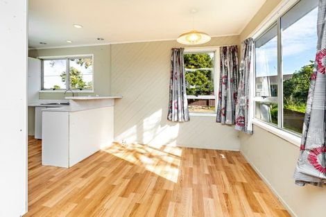 Photo of property in 15 Becker Drive, Weymouth, Auckland, 2103