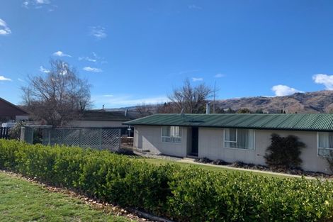 Photo of property in 2 Kirtle Place, Cromwell, 9310