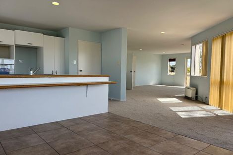 Photo of property in 2/991 Beach Road, Torbay, Auckland, 0630