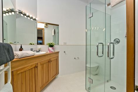 Photo of property in 2/76 Norwood Road, Bayswater, Auckland, 0622