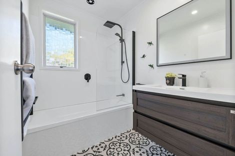 Photo of property in 25 Glynnbrooke Street, Te Atatu South, Auckland, 0610